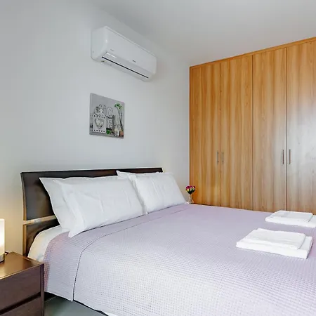Stylish One-bedroom Sea Retreat アパート