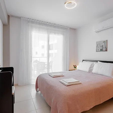 Stylish One-bedroom Sea Retreat * パラリムニ