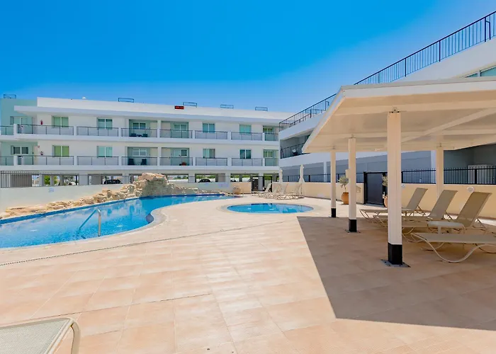 Stylish One-bedroom Sea Retreat