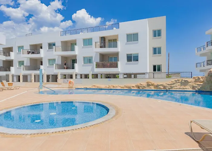 Stylish One-bedroom Sea Retreat
