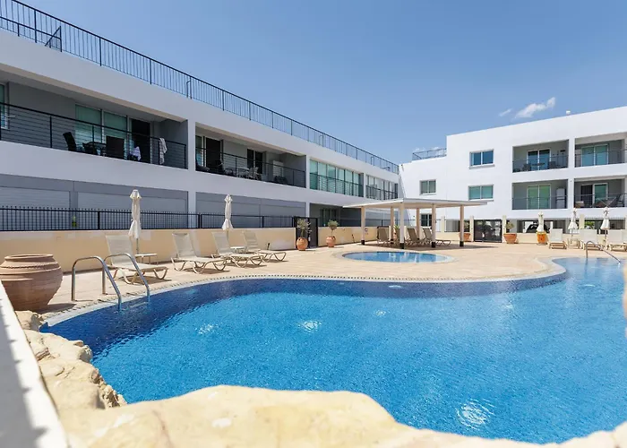 Stylish One-bedroom Sea Retreat * Paralimni