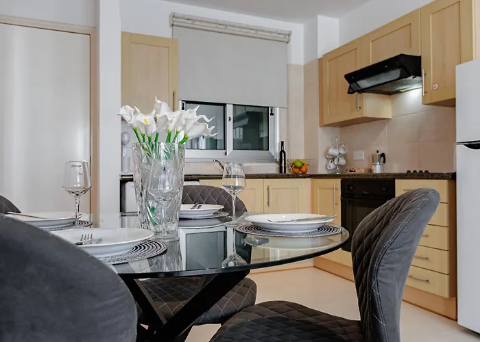 Stylish One-bedroom Sea Retreat * Paralimni