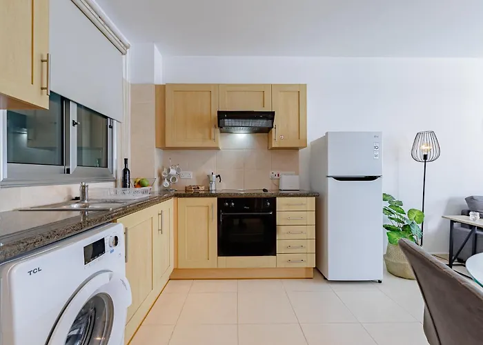 Stylish One-bedroom Sea Retreat