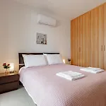 Apartment Stylish One-bedroom Sea Retreat