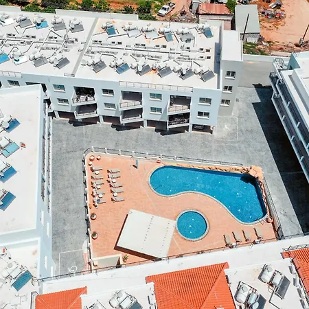 Stylish One-bedroom Sea Retreat Apartment *