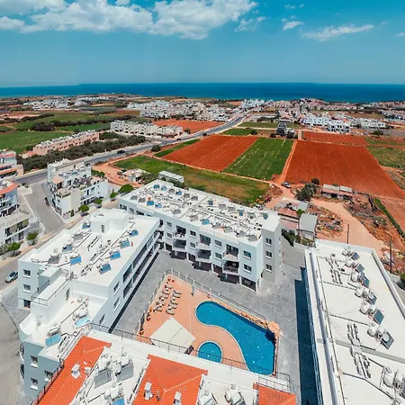 Stylish One-bedroom Sea Retreat Paralimni