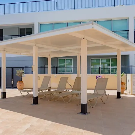 Stylish One-bedroom Sea Retreat * Παραλίμνι