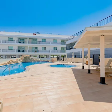 Stylish One-bedroom Sea Retreat