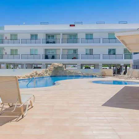 Stylish One-bedroom Sea Retreat Paralimni
