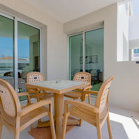 Stylish One-bedroom Sea Retreat Apartment *