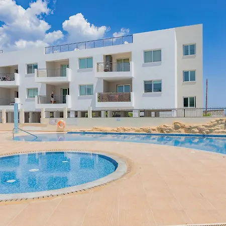 Stylish One-bedroom Sea Retreat