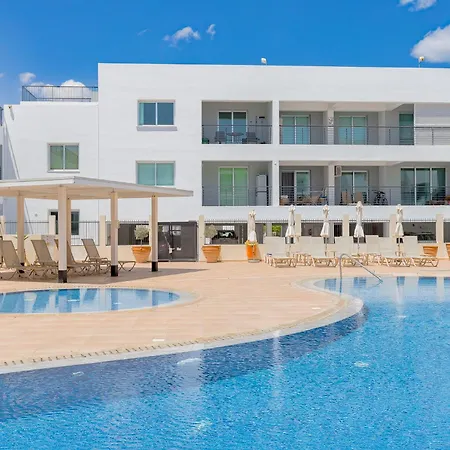 Stylish One-bedroom Sea Retreat *