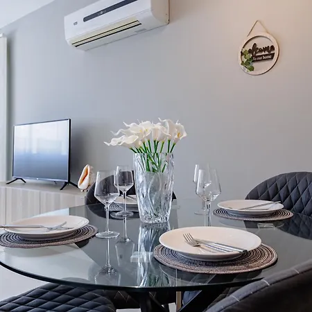 Stylish One-bedroom Sea Retreat * Παραλίμνι