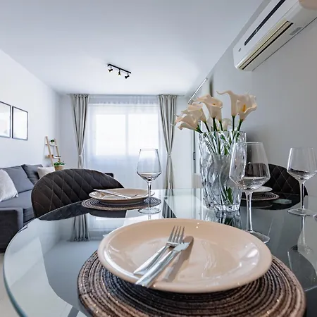 Stylish One-bedroom Sea Retreat Apartment Paralimni
