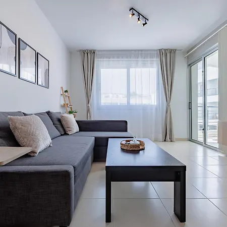 Stylish One-bedroom Sea Retreat Apartament *