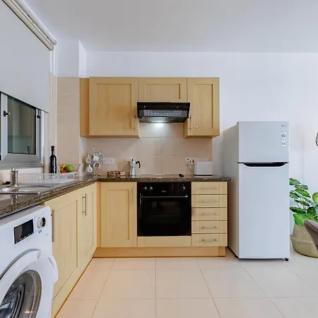 Stylish One-bedroom Sea Retreat