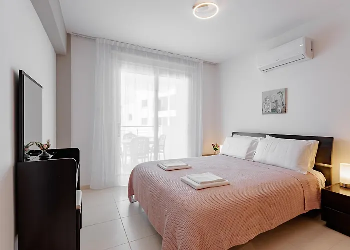 Stylish One-bedroom Sea Retreat * パラリムニ