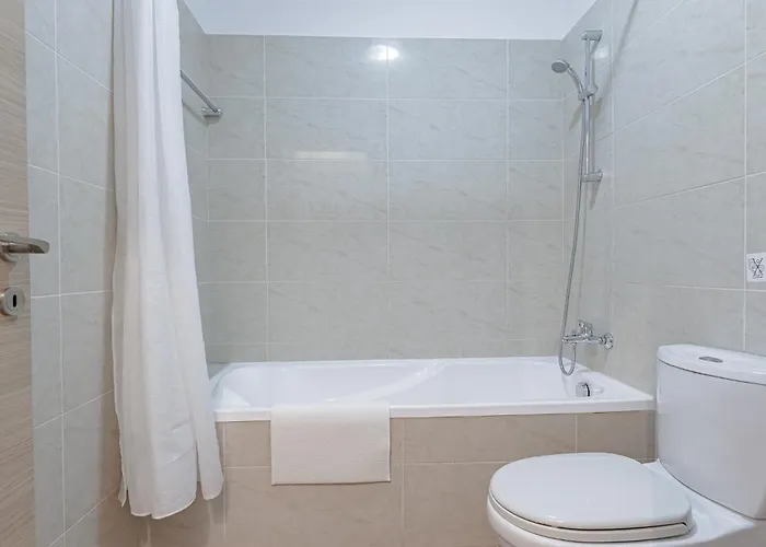 Stylish One-bedroom Sea Retreat *