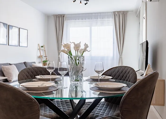 Stylish One-bedroom Sea Retreat パラリムニ